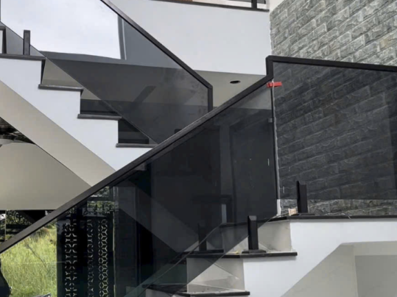 Phụ Kiện Kính Cầu Thang Đồng Tháp